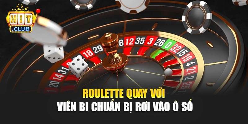 Roulette quay với viên bi chuẩn bị rơi vào ô số
